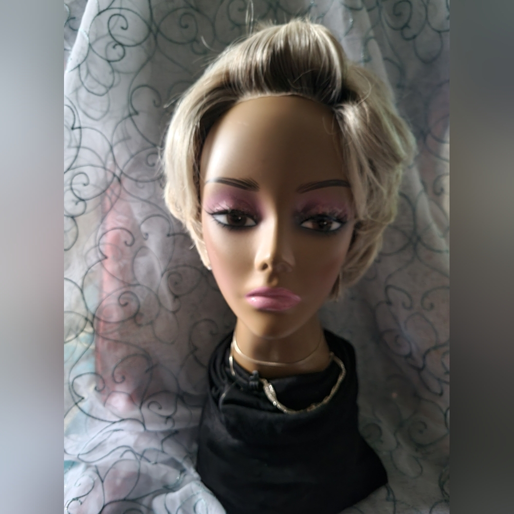 Ellen Wille Wig In Platinum Blonde Rooted - Picture 16 of 16